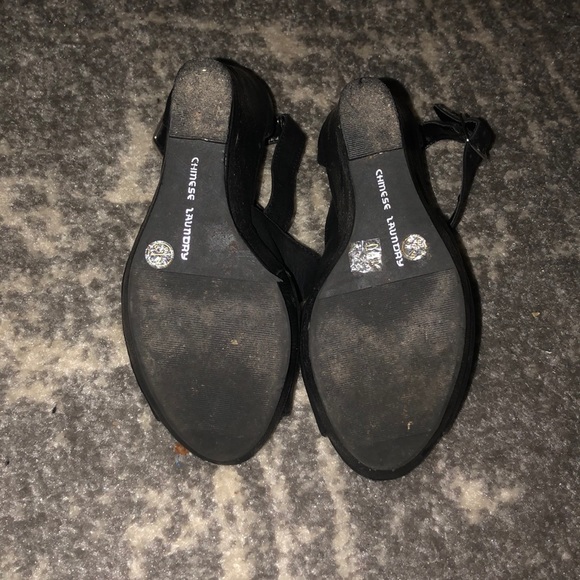 Criss cross Chinese Laundry wedges - Picture 4 of 4